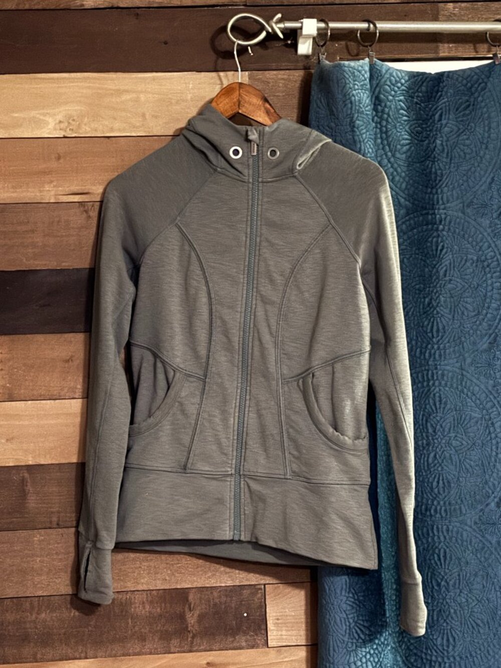 Athleta Women's XS Heathered Greenish Gray Full Zip Hoodie Sweatshirt Thumbholes